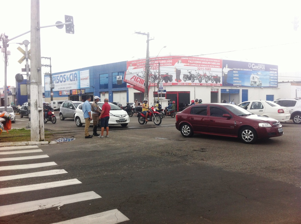 Mudança de circulação na avenida Augusto Franco gera melhorias no fluxo da via - SMTT Aracaju